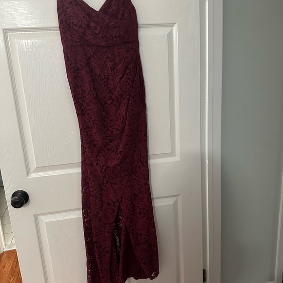 Aijek Burgundy lace size small is great condition - Picture 8 of 8